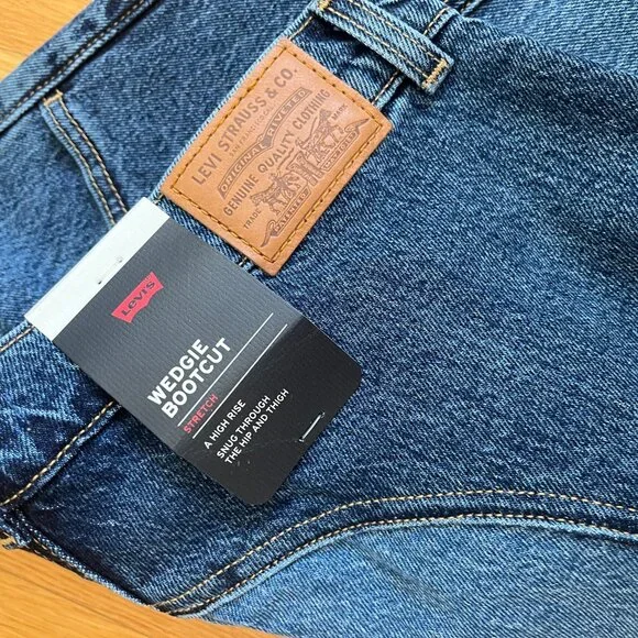 Levi's Wedgie Boot Cut Jeans - Picture 3 of 7